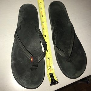 Size 8 women’s rainbow flip flops